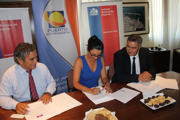 Empresa Portuaria Antofagasta y Mindep firman acuerdo para promover el deporte