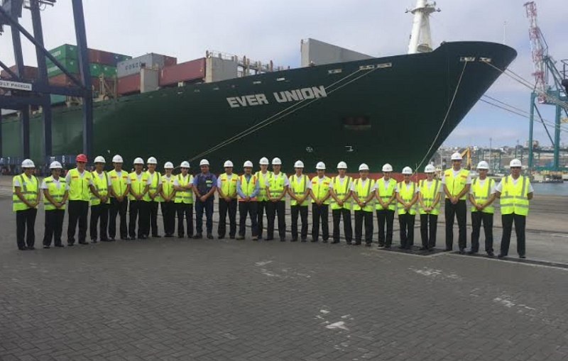 Alumnos de la Escuela Naval visitaron el puerto de San Antonio