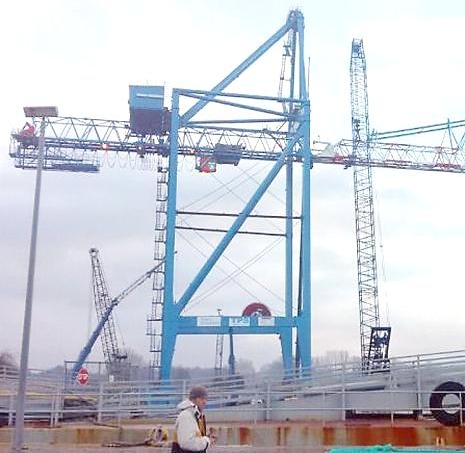 De Valdivia a Valpo navegará la nueva grúa gigante del puerto