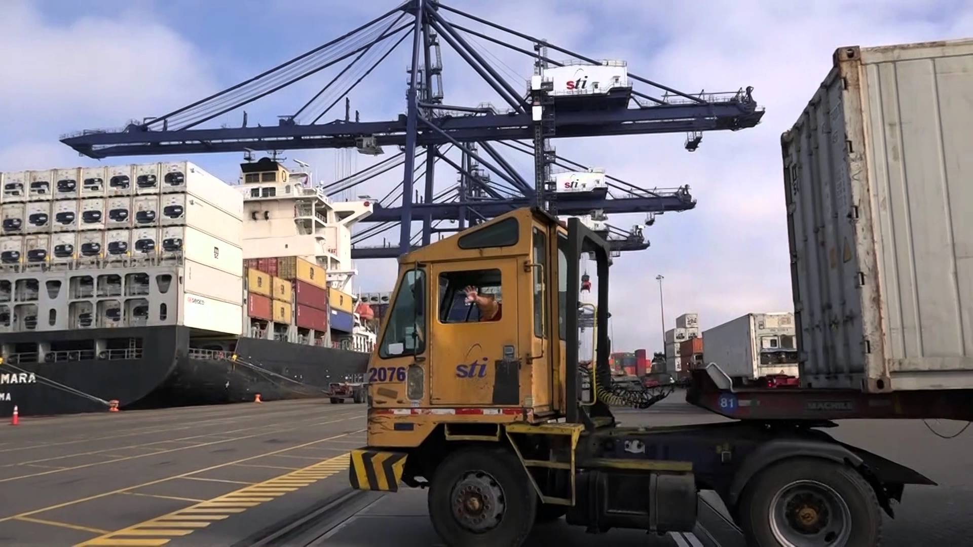 STI refuerza perfil de puerto multipropósito y estudia operar con buques auteros y graneles