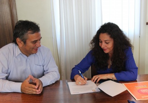 Puerto de Antofagasta firma convenio de cooperación con Prodemu