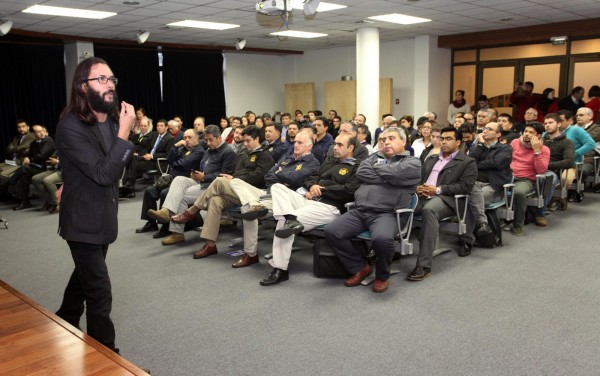 Geógrafo Marcelo Lagos realiza charla sobre riesgos de un tsunami en Valparaíso y  otros puertos