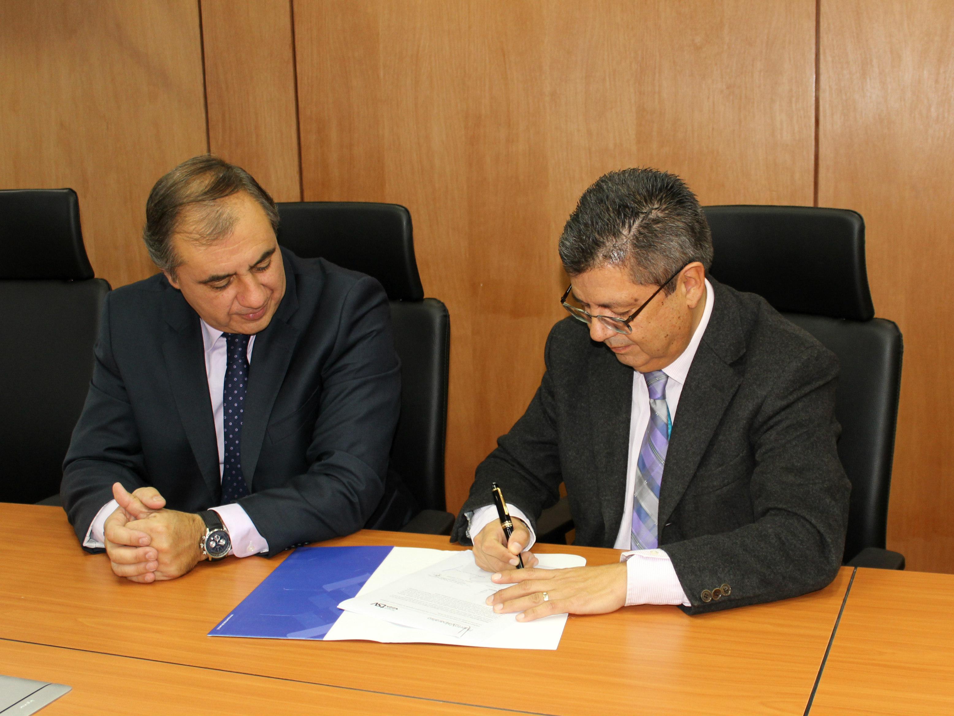 Puertos de Valparaíso y de Talcahuano firman convenio de colaboración en materia logística