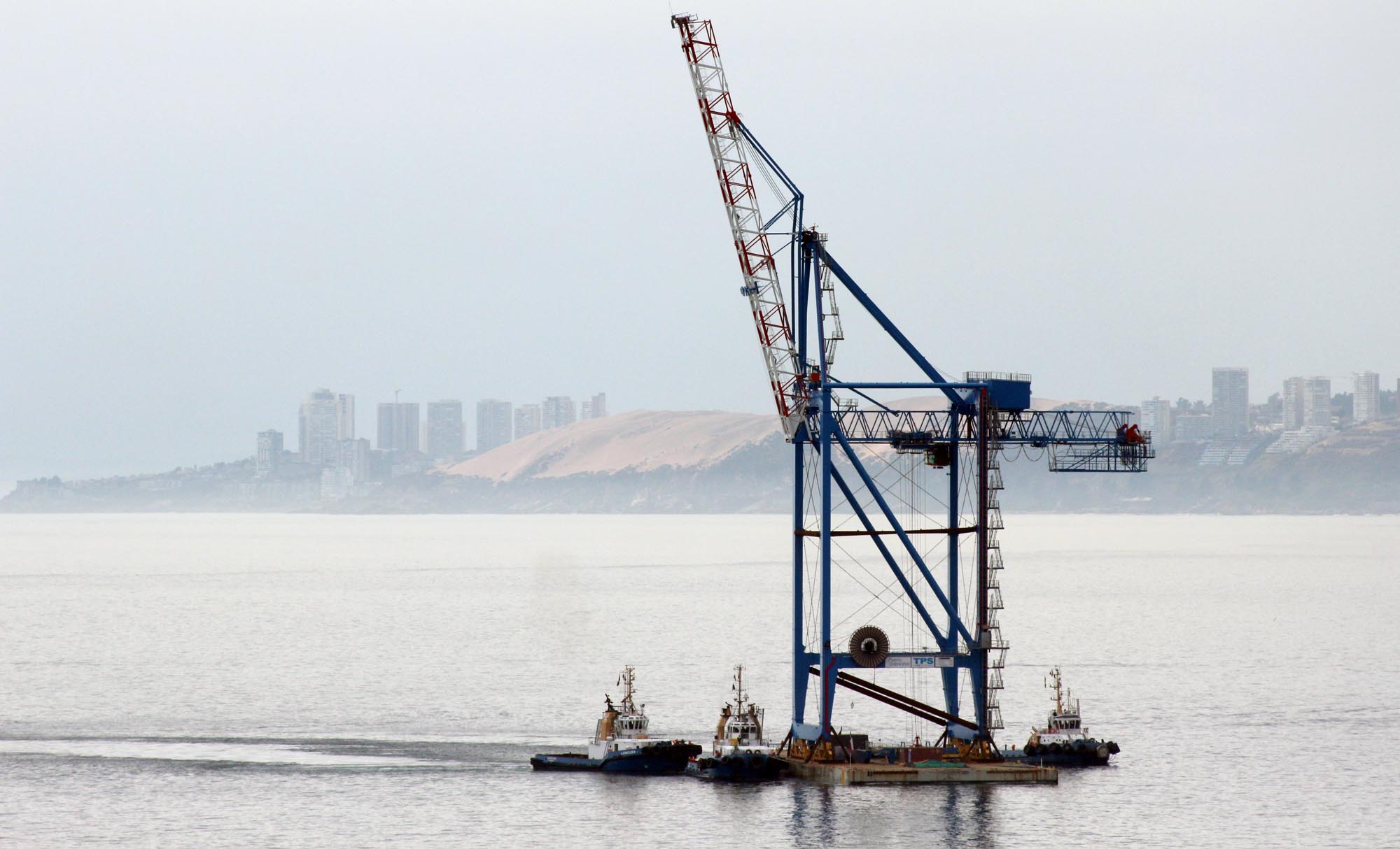 Arriba a Valparaíso la primera de las 3 nuevas grúas STS de TPS