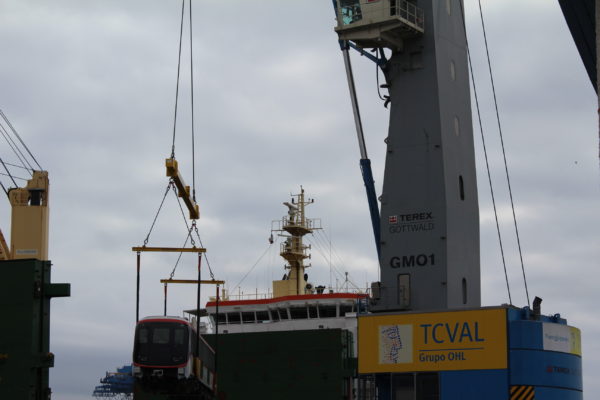 TCVAL inicia movimiento de frutas de exportación en Valparaíso