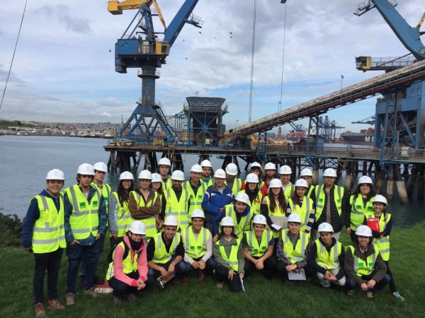 Estudiantes de Ingeniería Oceánica visitan instalaciones de Puerto San Antonio