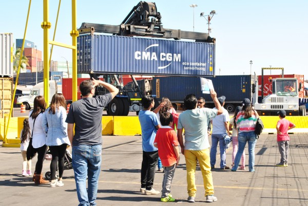 Mil personas recorren Puerto de Iquique en primera jornada de puertas abiertas