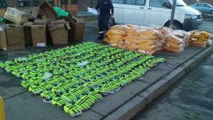 Aduanas detecta contrabando de ropa de trabajo en Muelle Prat de Punta Arenas