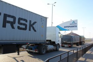 Habilitan área de parqueo temporal para transportistas bolivianos en Arica