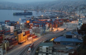 Puerto Valparaíso reanuda operaciones con normalidad tras fuerte temporal