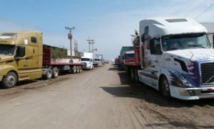 Bolivia oficializa solicitud de diálogo a Chile sobre situación de transportistas en puertos