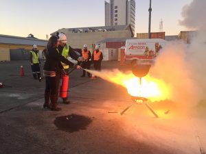Trabajadores de Empresa Portuaria Austral se capacitan en manejo de extintores