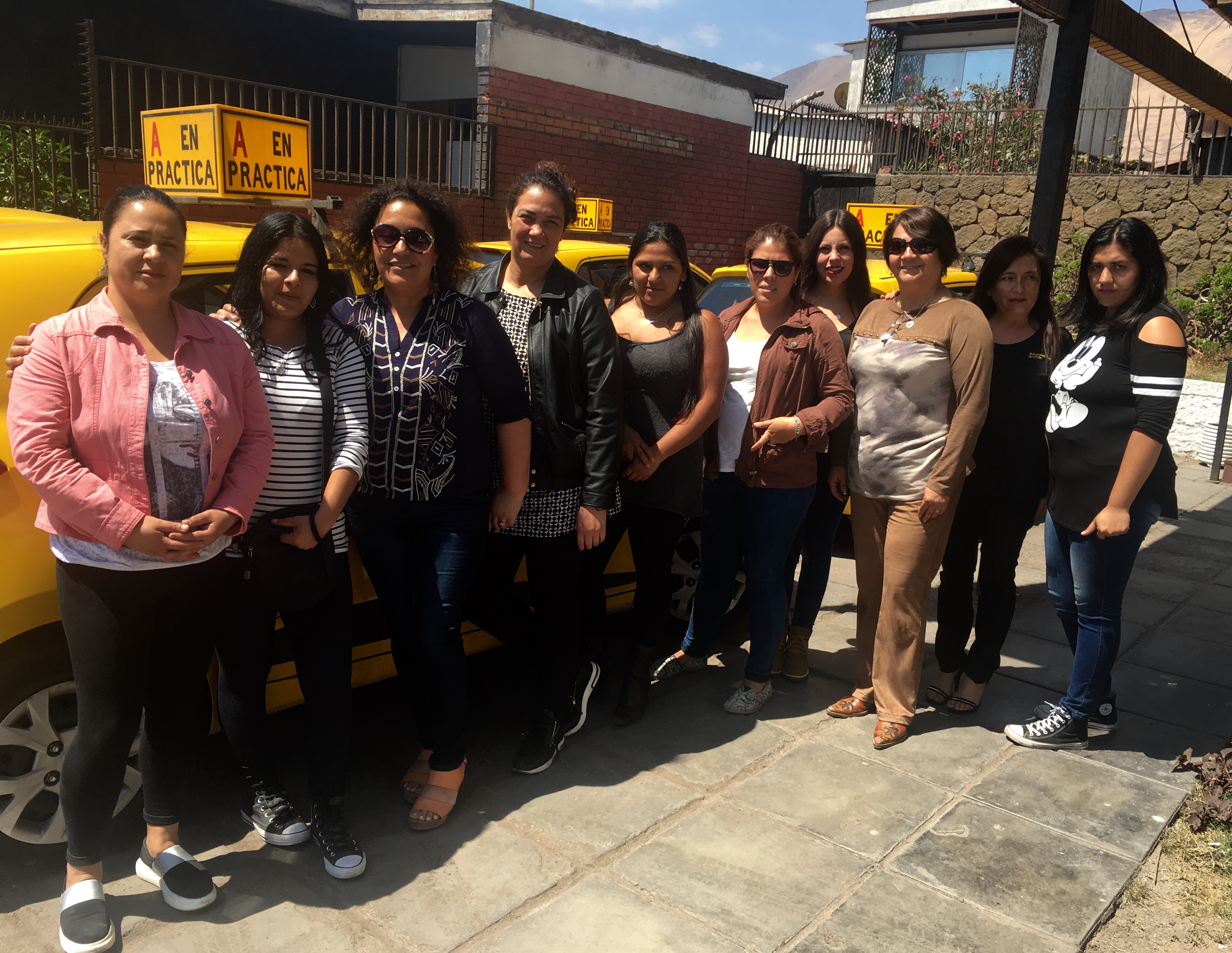 ITI beneficia a esposas de sus trabajadores con curso de conducción