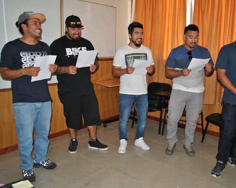 Trabajadores de ITI participan en talleres de habilidades parentales