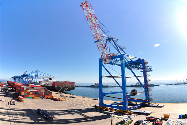 Comienza período de pruebas de tercera grúa STS de TPS