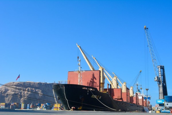 Puerto de Arica supera transferencia de 3 millones de toneladas en 2016
