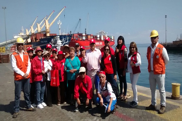 Programa de Apoyo Integral al Adulto Mayor de Municipalidad de Antofagasta recorre instalaciones de ATI