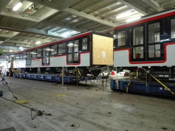 Puerto San Antonio recibe nueva partida de carros del Metro de Santiago