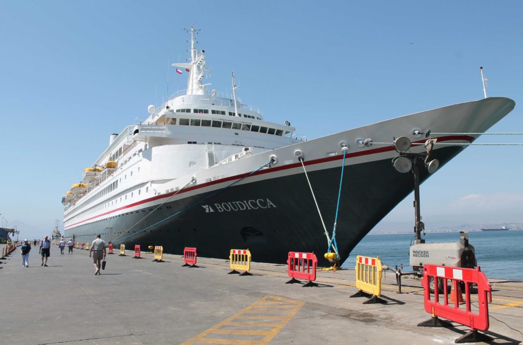 Crucero Boudicca recala al Puerto de Coquimbo con 900 pasajeros