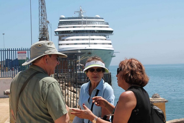 Pasajeros de Hamburg y Silver Spirit conocieron los atractivos turísticos y patrimoniales de Coquimbo