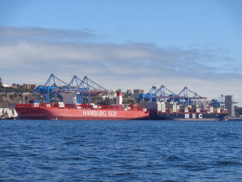 TPS atiende dos neopanamax de forma simultánea