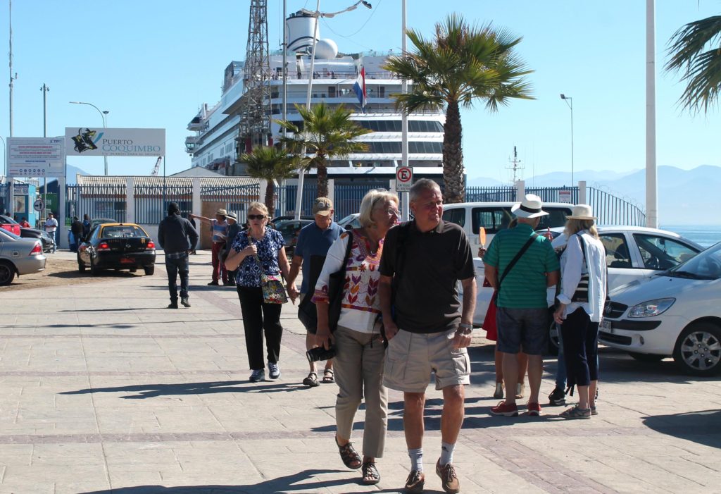 Miles de cruceristas visitan Coquimbo en el 17° arribo de esta temporada
