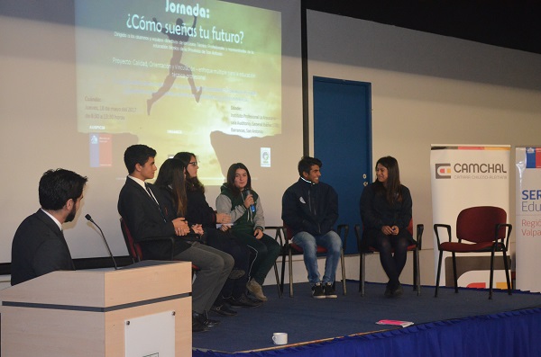 Gerente de Colsa expone ante 300 alumnos de escuelas técnicas de San Antonio