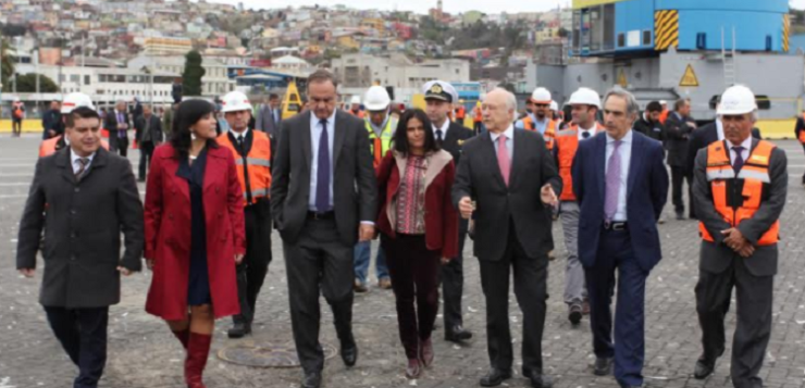 Ministros de Transportes, Economía y Obras Públicas conocen detalles de Terminal 2 en visita a Puerto Valparaíso