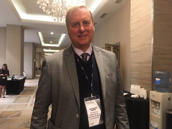 Simon Mackenzie: «Creemos relevante que las inversiones portuarias en Chile estén mejor distribuidas»