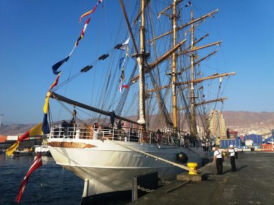 Antofagasta Terminal Internacional recibe al velero brasileño Cisne Branco