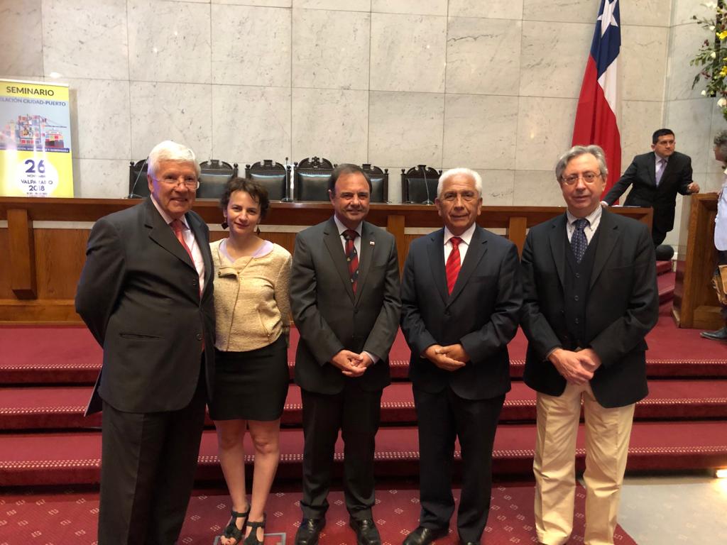 Alcalde Vera tras seminario hizo un llamado “a lograr un desarrollo armónico en lo relativo a la relación ciudad – puerto”