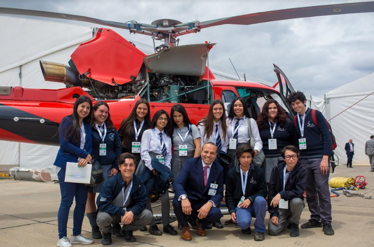 Alumnos del Liceo Poeta Vicente Huidobro visitan Exponaval