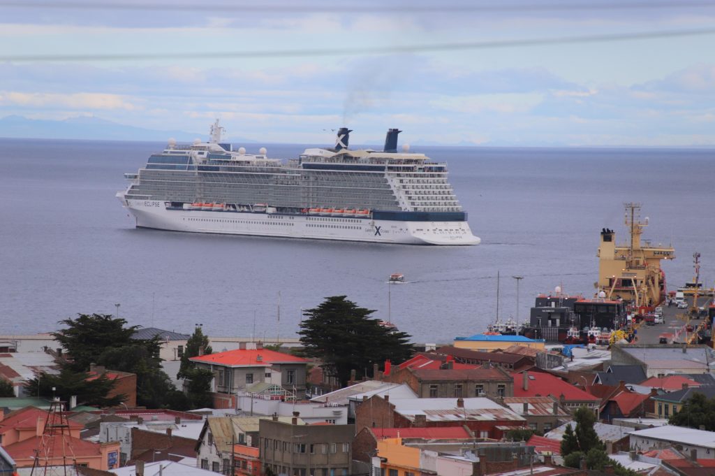 Crucero Celebrity Eclipse visita Punta Arenas por primera vez